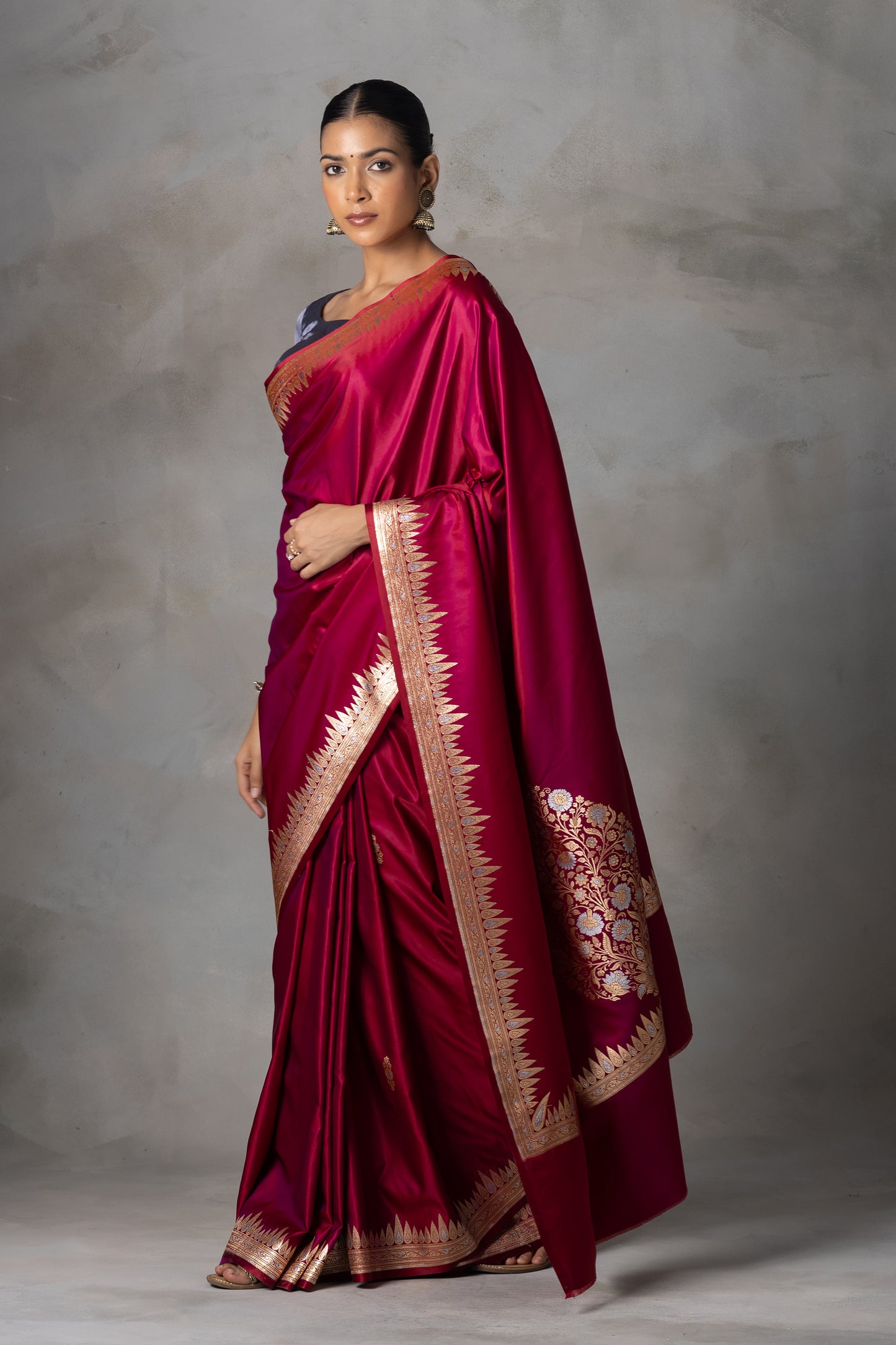 Magenta Banarasi Silk Saree with Golden Zari Border & Pallu